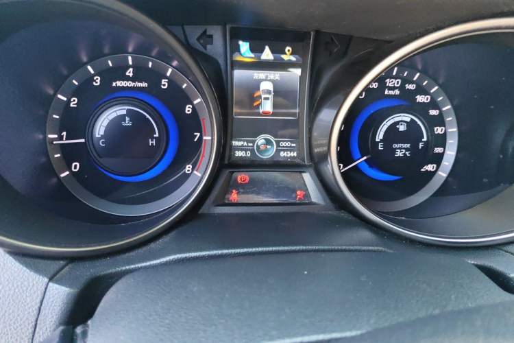 Used CHANGAN CS75 2016 2.0L Manual Luxury Version China V Standard Odometer Close Up