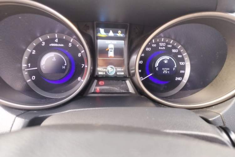 Used CHANGAN CS75 2016 1.8T Automatic Elite Model China V Standard Odometer Close Up