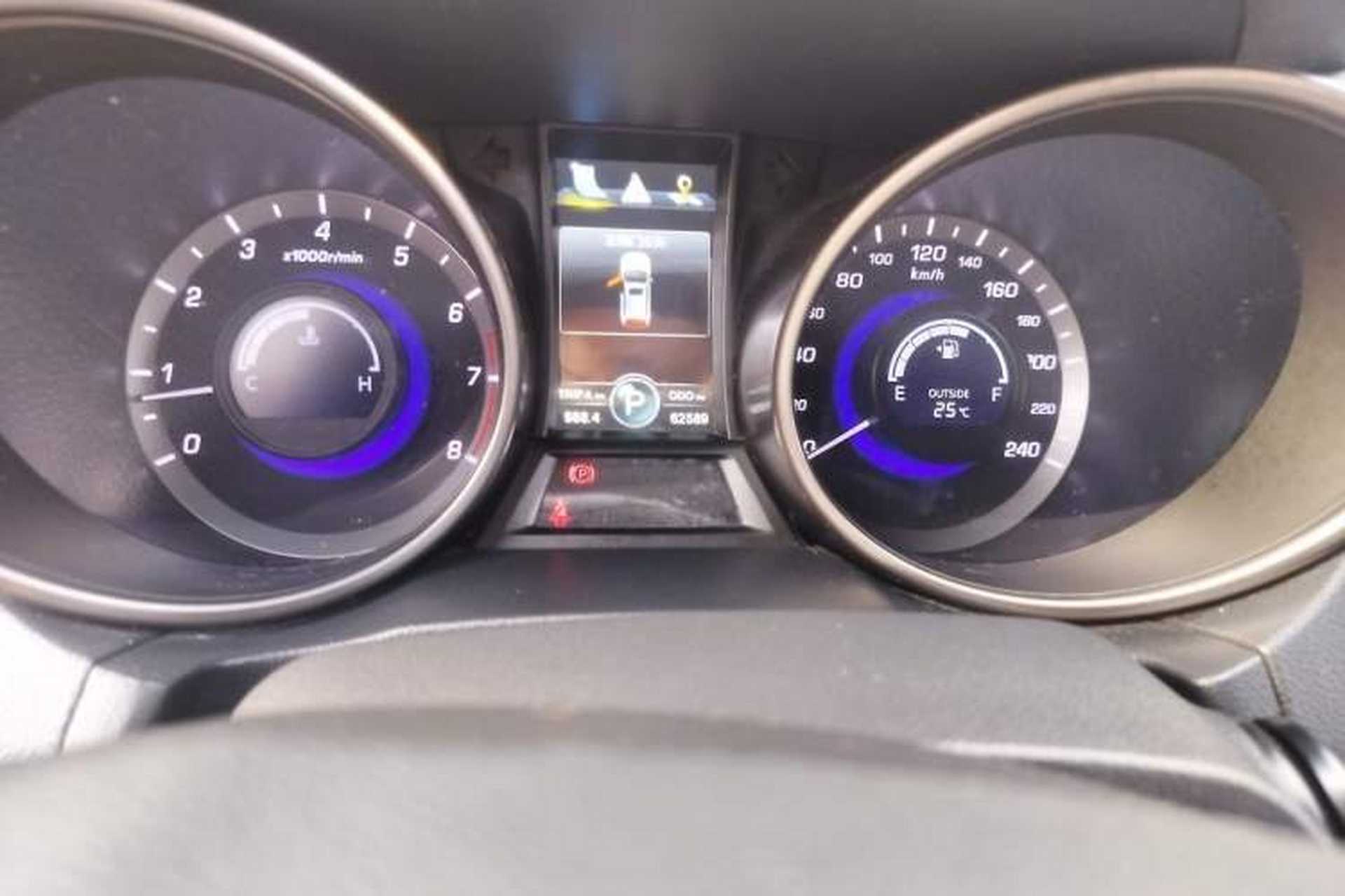 Used CHANGAN CS75 2016 1.8T Automatic Elite Model China V Standard Odometer Close Up