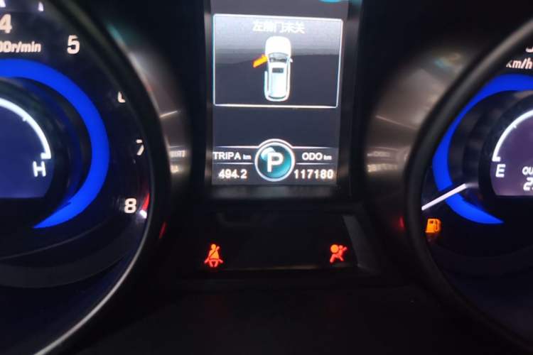 Used CHANGAN CS75 2016 1.8T Automatic Prestige Model China V Standard Odometer Close Up