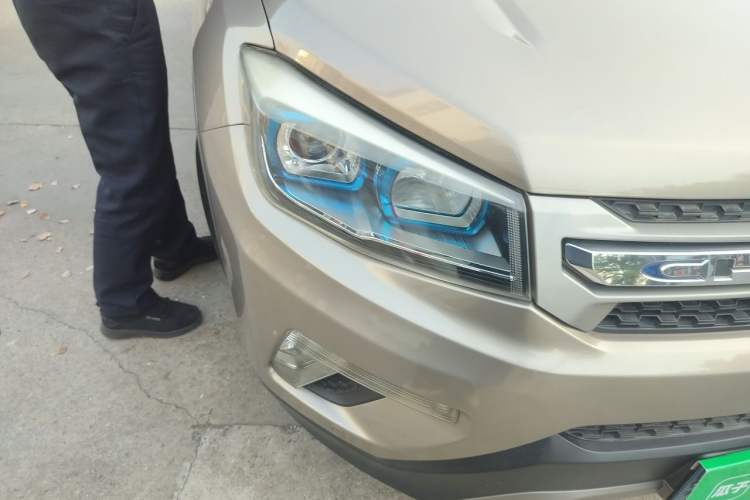 Used CHANGAN CS75 2016 1.8T Automatic Elite Model China V Standard Right Front Headlight