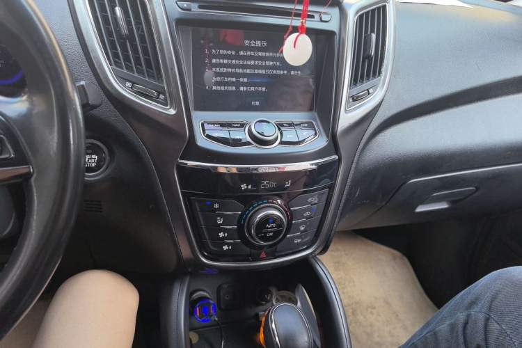 Used CHANGAN CS75 2016 1.8T Automatic Prestige Model China V Standard Audio And AC Panel