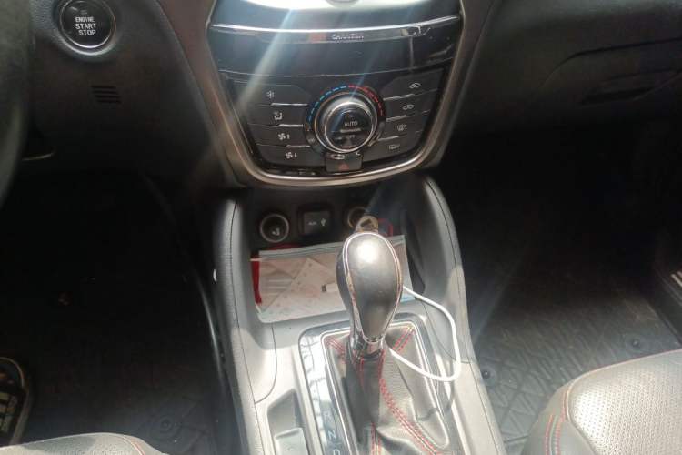 Used CHANGAN CS75 2016 1.8T Automatic Prestige Model China IV Standard Audio And AC Panel