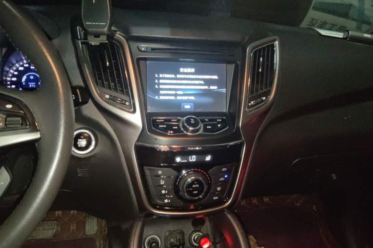 Used CHANGAN CS75 2016 1.8T Automatic Elite Model China V Standard Audio And AC Panel