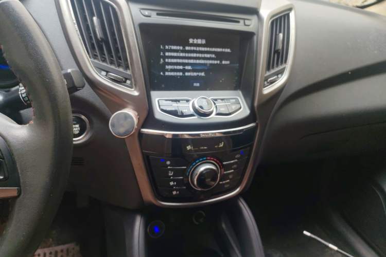 Used CHANGAN CS75 2016 2.0L Manual Luxury Version China IV Standard Audio And AC Panel