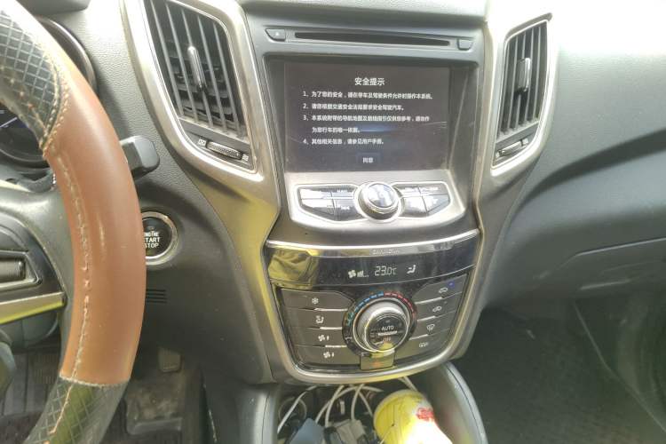 Used CHANGAN CS75 2016 1.8T Automatic Elite Model China IV Standard Audio And AC Panel