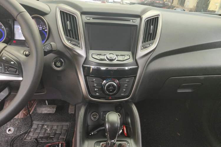 Used CHANGAN CS75 2016 1.8T Automatic Elite Model China V Standard Audio And AC Panel