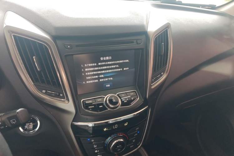 Used CHANGAN CS75 2016 1.8T Automatic Prestige Model China IV Standard Audio And AC Panel