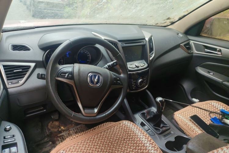 Used CHANGAN CS75 2016 2.0L Manual Luxury Version China IV Standard Center Console