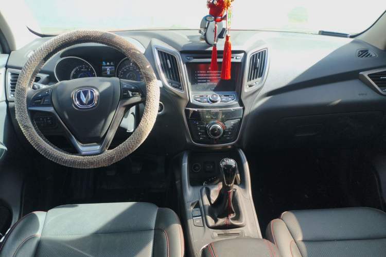 Used CHANGAN CS75 2016 2.0L Manual Luxury Version China V Standard Center Console