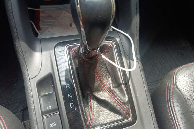 Used CHANGAN CS75 2016 1.8T Automatic Prestige Model China IV Standard Gear Lever