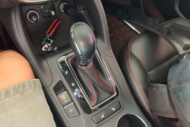 Used CHANGAN CS75 2016 1.8T Automatic Prestige Model China IV Standard Gear Lever