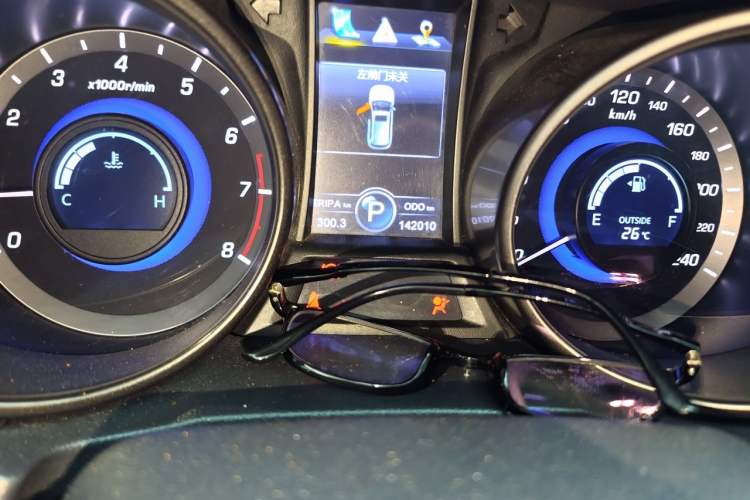 Used CHANGAN CS75 2016 1.8T Automatic Elite Model China V Standard Odometer Close Up