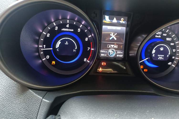 Used CHANGAN CS75 2016 1.8T Automatic Prestige Model China IV Standard Odometer Close Up