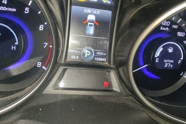 Used CHANGAN CS75 2016 1.8T Automatic Elite Model China V Standard Odometer Close Up