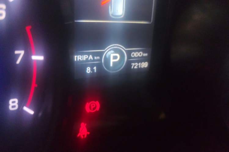 Used CHANGAN CS75 2016 1.8T Automatic Elite Model China V Standard Odometer Close Up