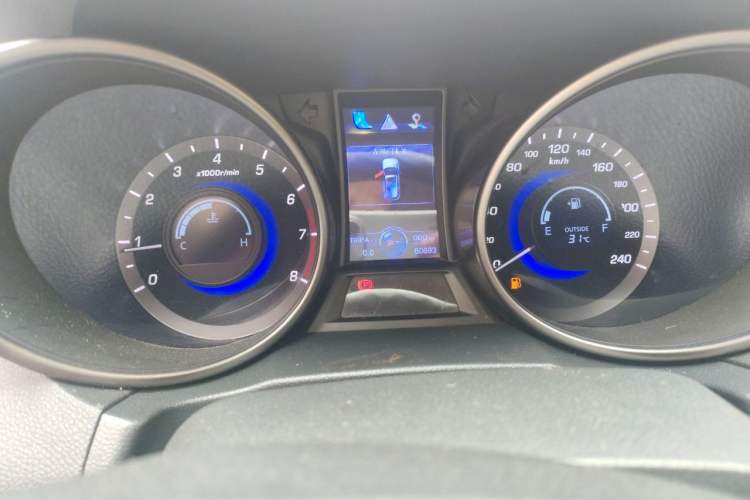 Used CHANGAN CS75 2016 2.0L Manual Luxury Version China IV Standard Odometer Close Up