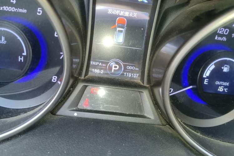 Used CHANGAN CS75 2016 1.8T Automatic Elite Model China IV Standard Odometer Close Up