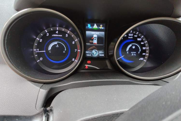 Used CHANGAN CS75 2016 1.8T Automatic Elite Model China V Standard Odometer Close Up