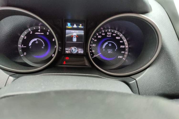 Used CHANGAN CS75 2016 1.8T Automatic Elite Model China IV Standard Odometer Close Up