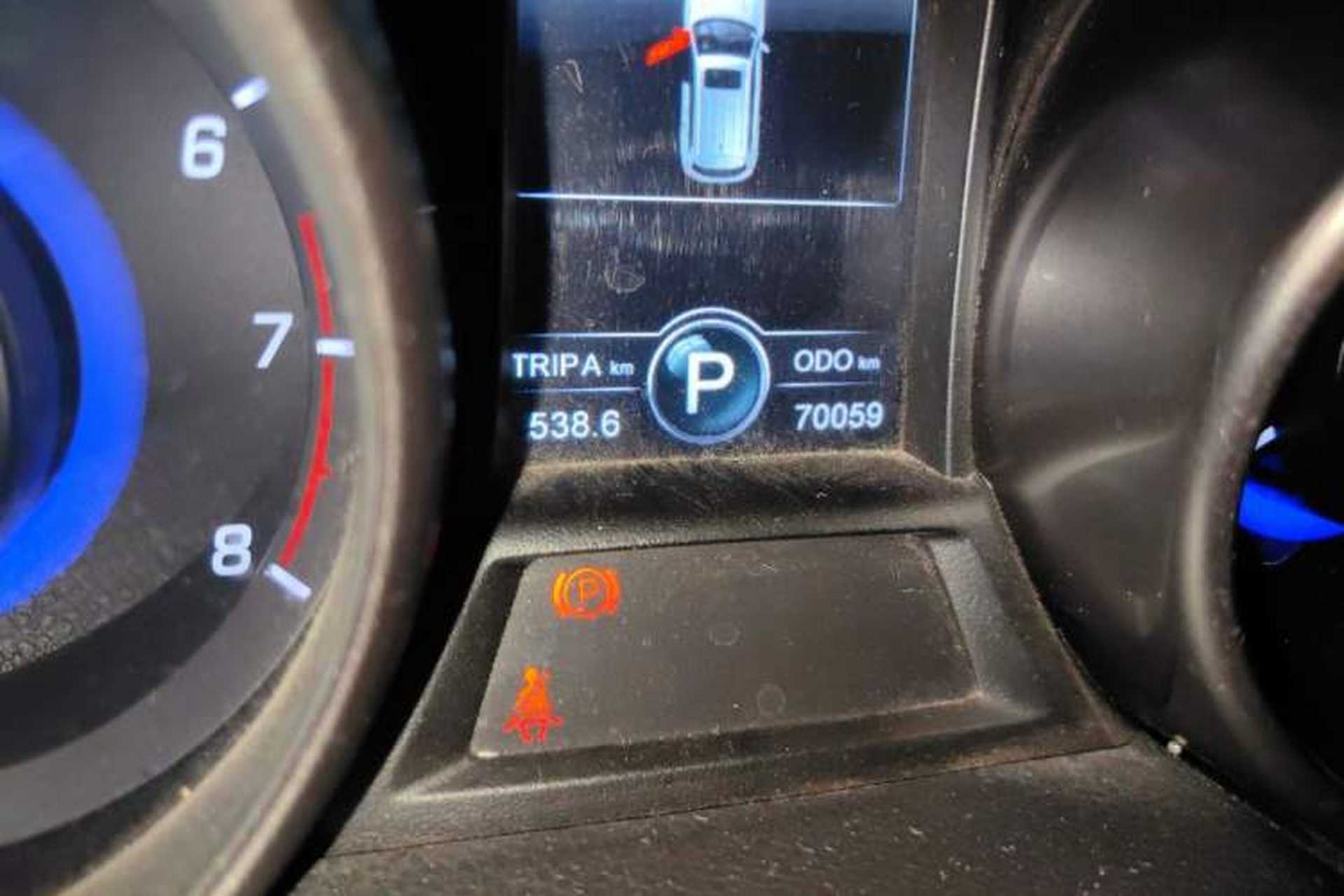 Used CHANGAN CS75 2016 1.8T Automatic Elite Model China V Standard Odometer Close Up