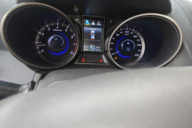 Used CHANGAN CS75 2016 1.8T Automatic Elite Model China V Standard Odometer Close Up