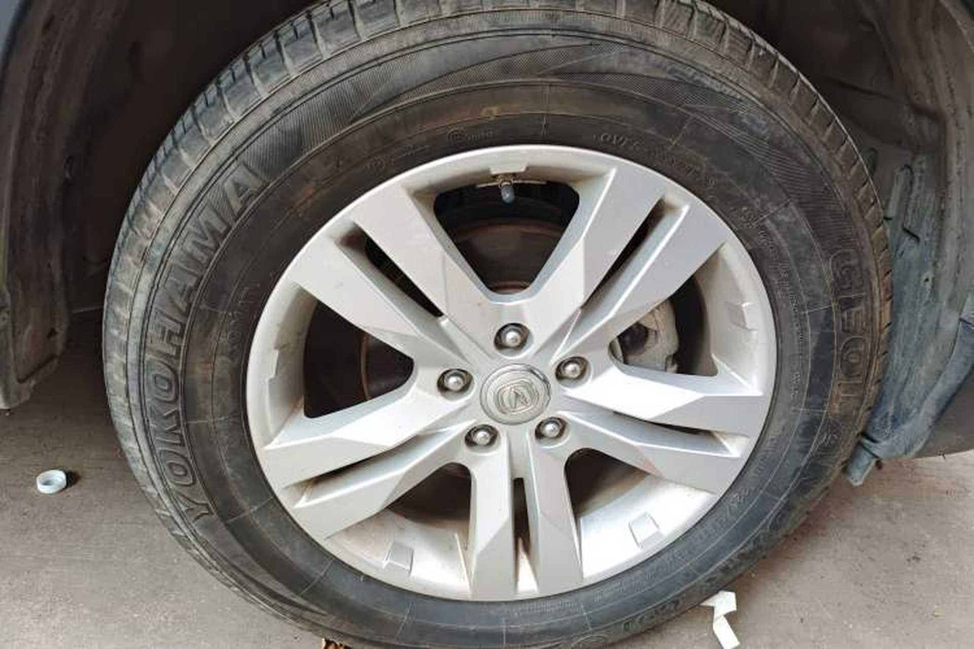 Used CHANGAN CS75 2016 1.8T Automatic Elite Model China V Standard Right Front Wheel Hub