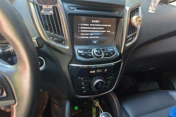 Used CHANGAN CS75 2016 1.8T Automatic Prestige Model China V Standard Audio And AC Panel