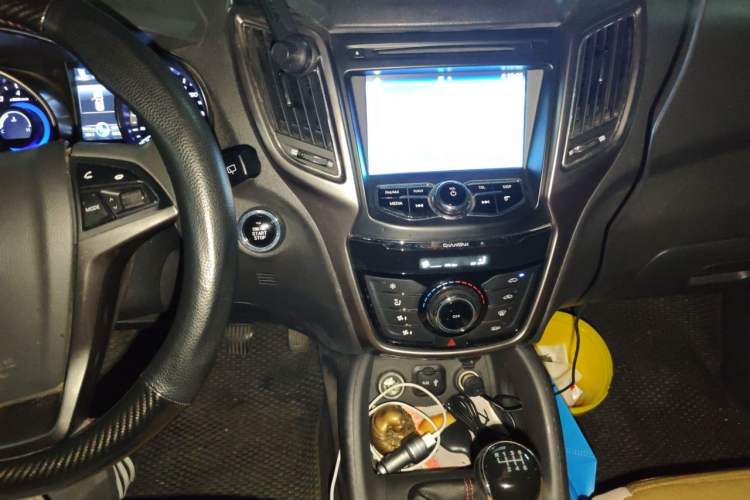 Used CHANGAN CS75 2016 2.0L Manual Luxury Version China V Standard Audio And AC Panel