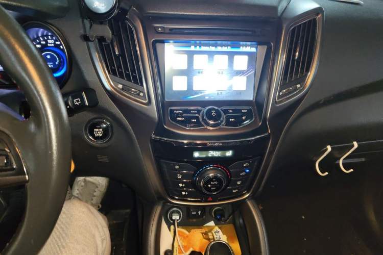 Used CHANGAN CS75 2016 1.8T Automatic Elite Model China V Standard Audio And AC Panel