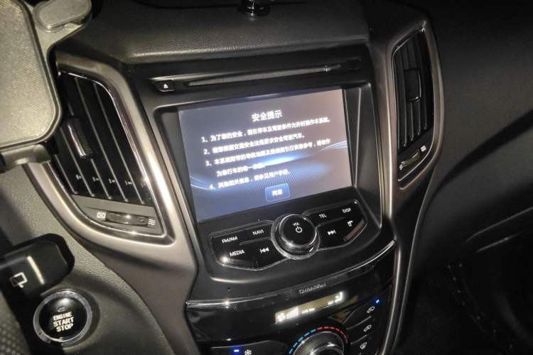 Used CHANGAN CS75 2016 2.0L Manual Luxury Version China IV Standard Audio And AC Panel