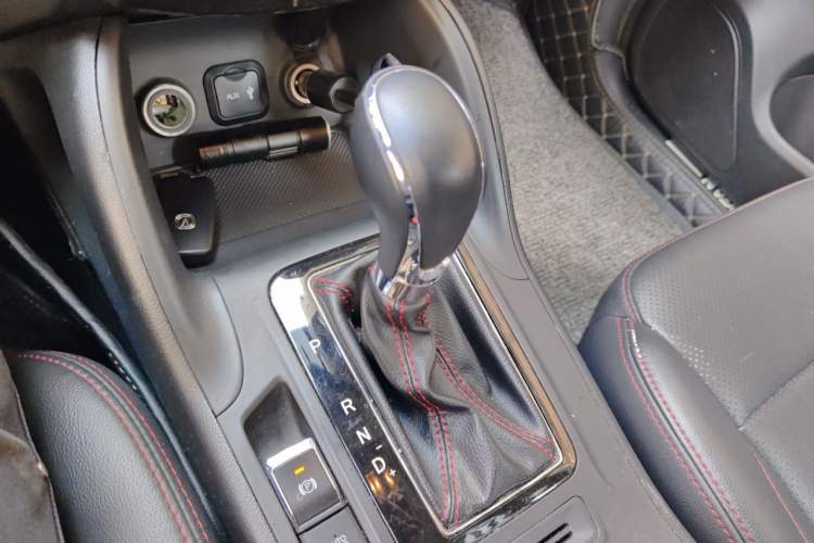 Used CHANGAN CS75 2016 1.8T Automatic Elite Model China V Standard Gear Lever
