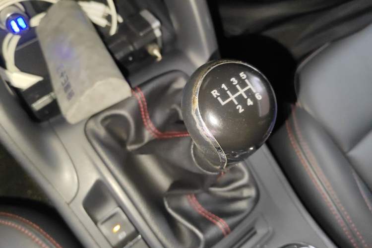 Used CHANGAN CS75 2016 2.0L Manual Luxury Version China IV Standard Gear Lever