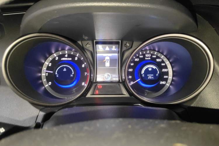 Used CHANGAN CS75 2016 2.0L Manual Luxury Version China IV Standard Instrument Cluster
