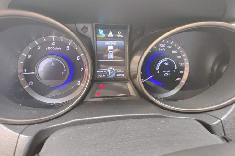 Used CHANGAN CS75 2016 1.8T Automatic Elite Model China V Standard Odometer Close Up