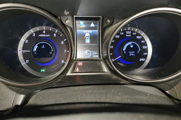 Used CHANGAN CS75 2016 1.5T Manual Active Model Odometer Close Up