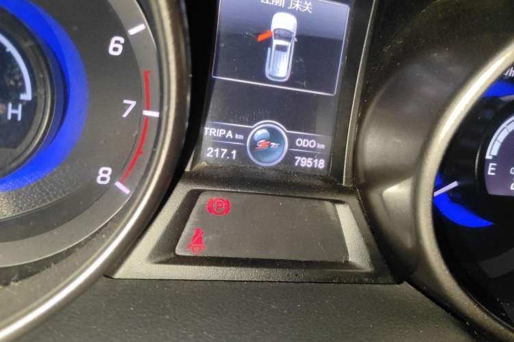 Used CHANGAN CS75 2016 2.0L Manual Luxury Version China IV Standard Odometer Close Up