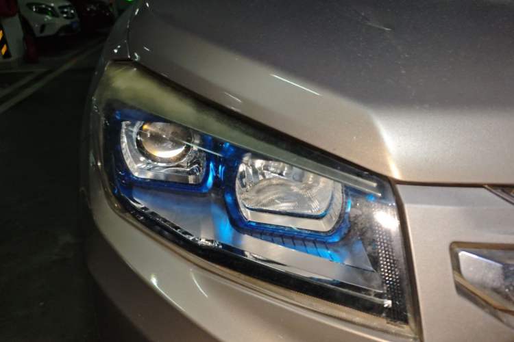 Used CHANGAN CS75 2016 2.0L Manual Luxury Version China V Standard Right Front Headlight