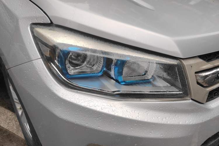 Used CHANGAN CS75 2016 2.0L Manual Luxury Version China IV Standard Right Front Headlight