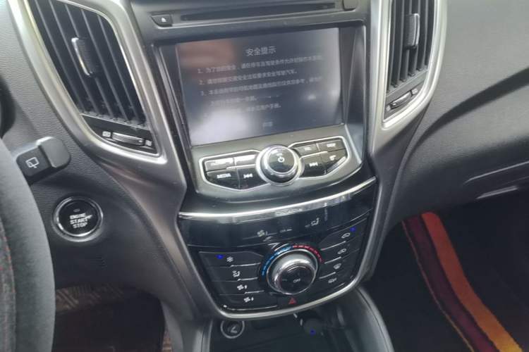 Used CHANGAN CS75 2016 2.0L Manual Luxury Version China V Standard Audio And AC Panel