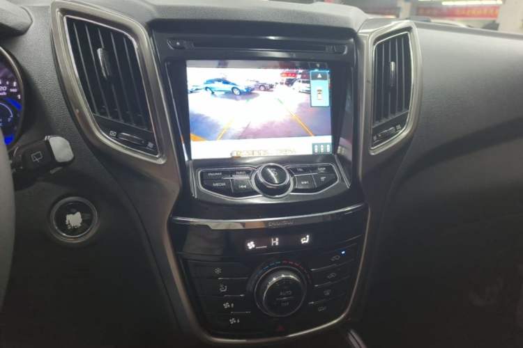 Used CHANGAN CS75 2016 1.8T Automatic Elite Model China V Standard Audio And AC Panel