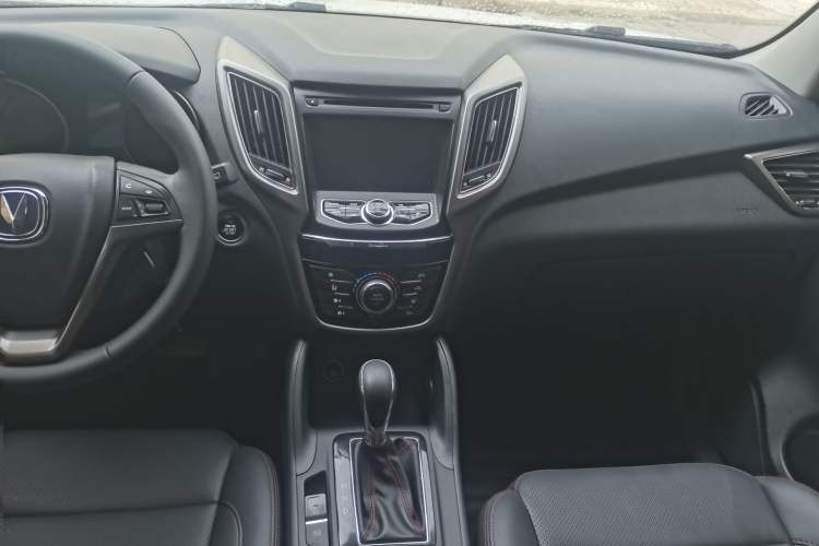 Used CHANGAN CS75 2016 1.8T Automatic Elite Model China V Standard Audio And AC Panel