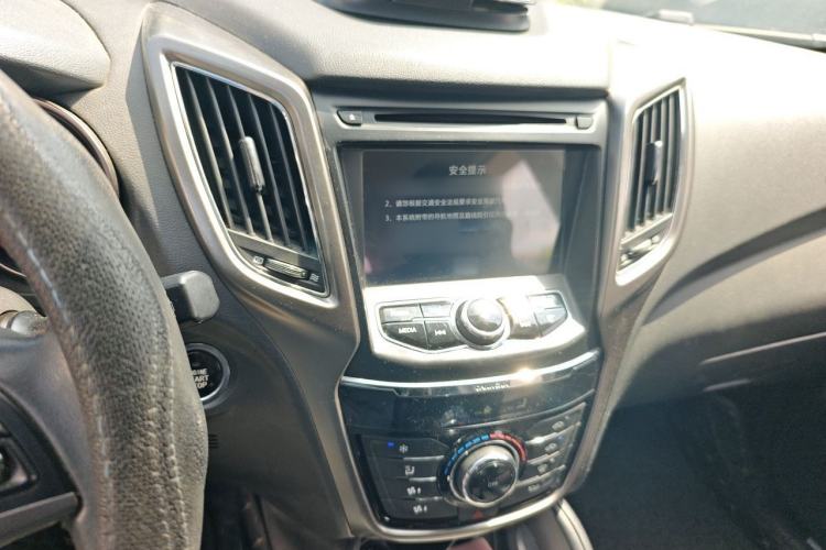 Used CHANGAN CS75 2016 2.0L Manual Luxury Version China V Standard Audio And AC Panel