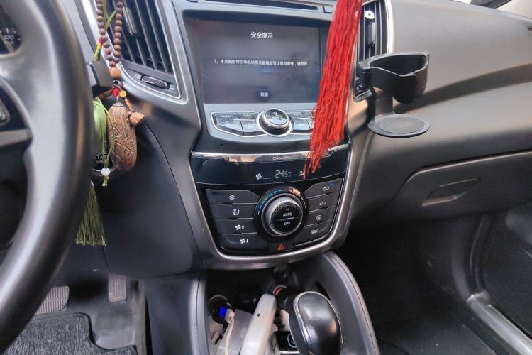 Used CHANGAN CS75 2016 1.8T Automatic Elite Model China V Standard Audio And AC Panel