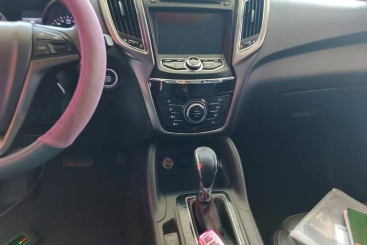 Used CHANGAN CS75 2016 1.8T Automatic Elite Model China V Standard Audio And AC Panel