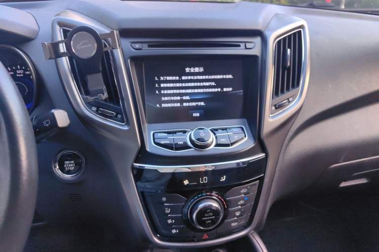 Used CHANGAN CS75 2016 1.8T Automatic Elite Model China V Standard Audio And AC Panel