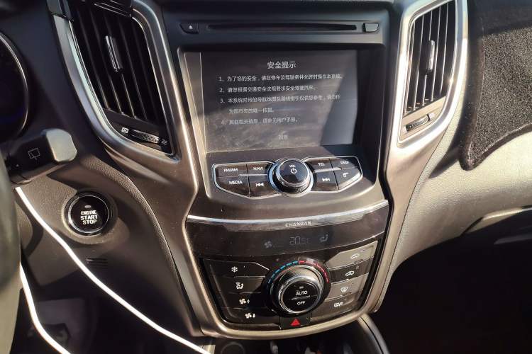 Used CHANGAN CS75 2016 1.8T Automatic Elite Model China V Standard Audio And AC Panel