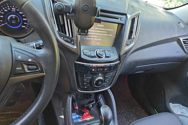 Used CHANGAN CS75 2016 1.8T Automatic Elite Model China V Standard Audio And AC Panel