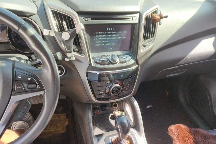 Used CHANGAN CS75 2016 1.8T Automatic Elite Model China V Standard Audio And AC Panel