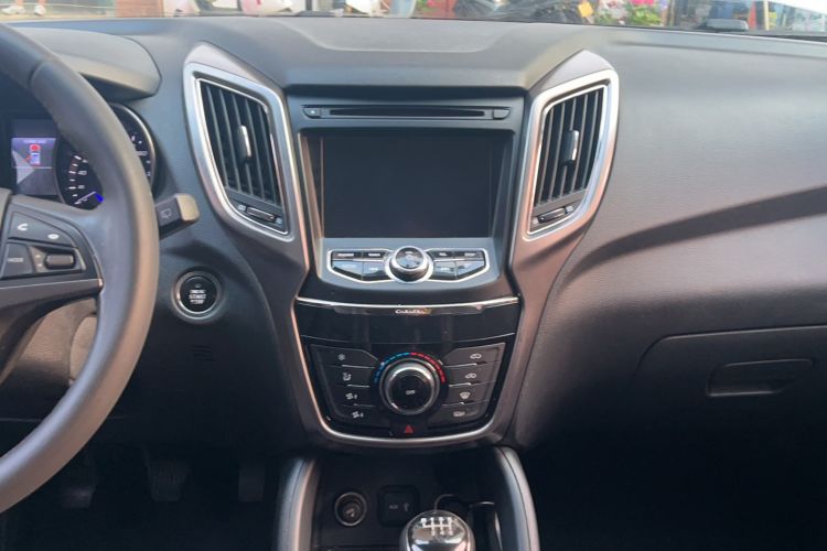 Used CHANGAN CS75 2016 2.0L Manual Leading Version China IV Standard Audio And AC Panel